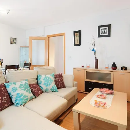 3 Bedroom Awesome In La Algaba