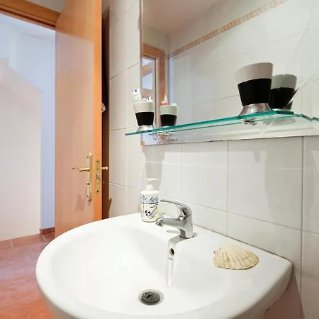 3 Bedroom Awesome In Сasa de vacaciones La Algaba